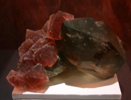 fluorite rose et quartz morion