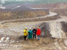-Les rescapés, sous la pluie (photo MSA) (26-04-2003) -Les rescapés, sous la pluie (photo MSA) (26-04-2003)