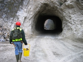 -In front of the tunnel (19-03-2011)