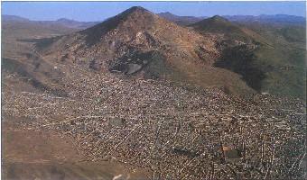 vue aérienne du Cerro Rico et de Potosi