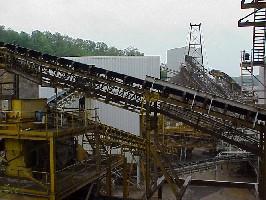 -crushing and sorting installations in the rain (26-04-2003)