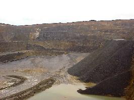 -general view of the quarry in the rain (26-04-2003)