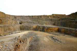 -the quarry : View to the East (23-04-2005)