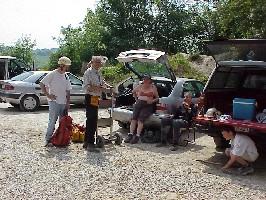 -Une partie du groupe à l'heure du repas (31-05-2003)