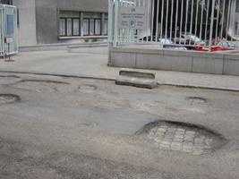 -Entrance of the Museum, rue Vautier, close to the European Parliament...(no comments) (30-04-2004)
